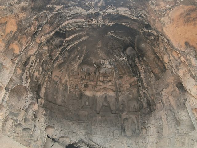 伊闕山水，龍門石窟