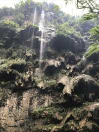 興義必打卡！穿越地球裂縫的瀑布仙境！   交通出行 地址：貴州省黔西南布依族苗族自治州興