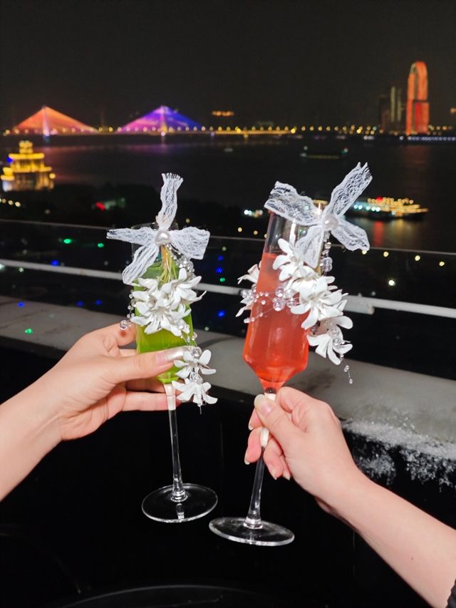 漢口江邊的夜,別再去人擠人啦!聽我的,來這裡! 漢口江邊的夜,別再去人擠人啦!聽我的,來這裡!