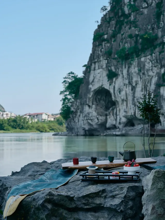 漓江畔的免費神仙體驗！睡進山水畫裡