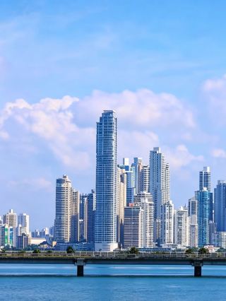 In Panama, I gave an entire afternoon back to the sea and a cloud