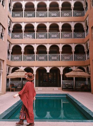 A hidden Moroccan oasis deep in the Gobi Desert, a blue pool that completes my Xinjiang photo collection
