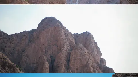 天然石の門を通して昆仑山を望む、アトシュ天門の絶景 — traveler post in アルトゥシュ