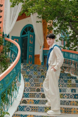 Xinjiang Yining finally offers a stay in the same magical courtyard as the variety show stars