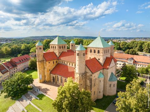 Hildesheim: A thousand-year-old rose and two World Heritage churches