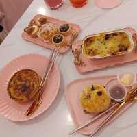 super pinky cafe @ Zalynz Oven