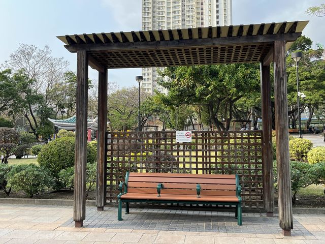 九龍城廣場旁邊嘅賈炳達道公園