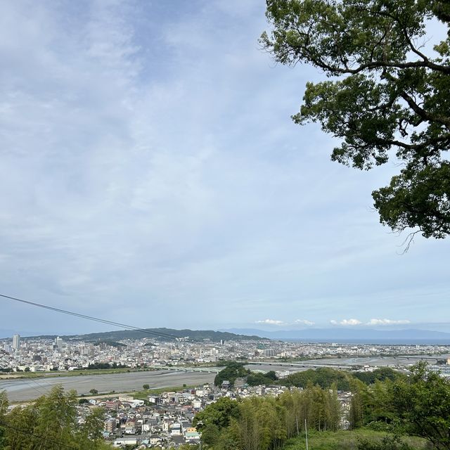 静岡市を一望する徳願寺