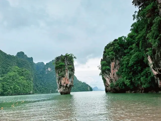 😎 Exploring James Bond Island