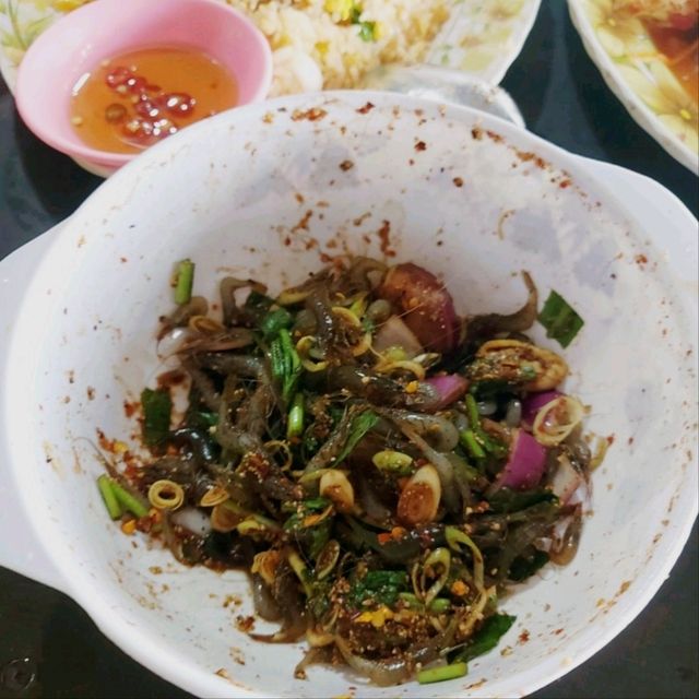 ร้านอาหารแม่ประนอม 