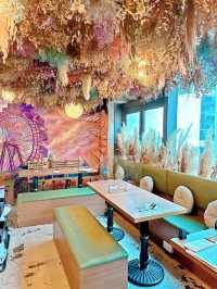 浪漫花海打卡Cafe ~ 走過十萬八千里找到你  