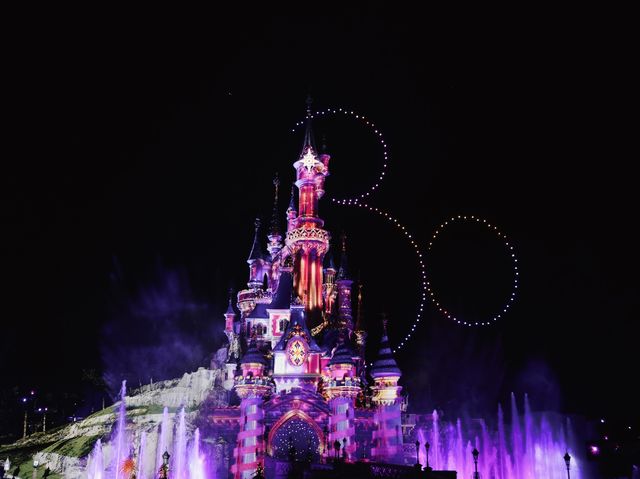 巴黎迪士尼樂園30周年特別演出🥹🏰200架無人機緩緩拼出30字樣