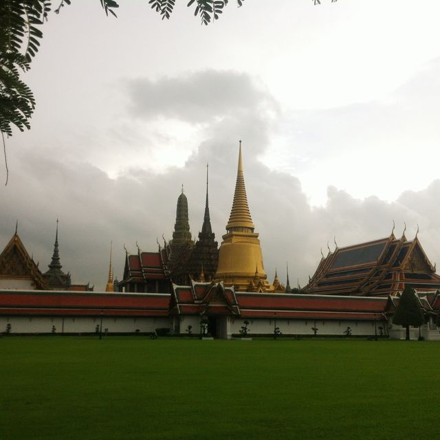 All that GLITTERS is the GRAND PALACE!