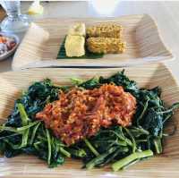 在烏布水上發呆亭裡享受印尼美食：Bale Udang Mang Engking Ubud