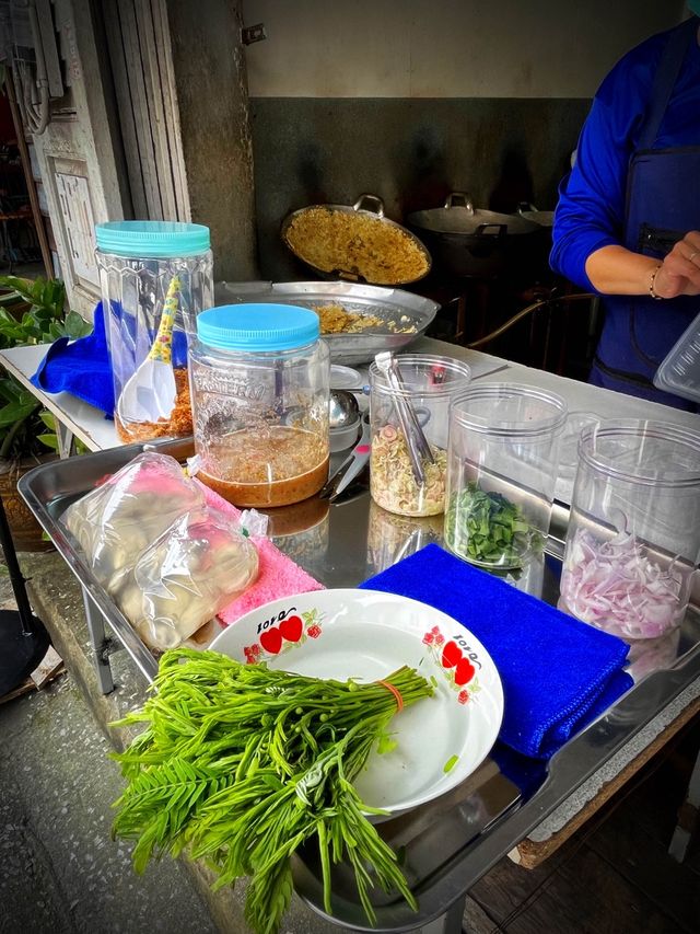 ร้านข้าวตังโบราณ หอม กรอบ อร่อย ที่ชุมชนริมน้ำฯ