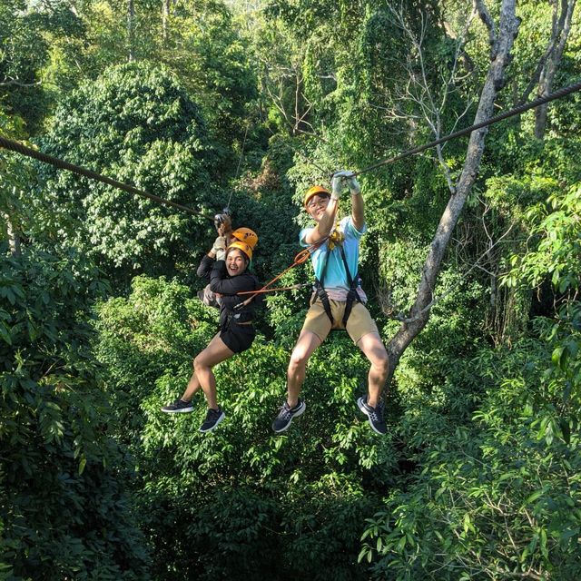 เล่น Zip Line ที่ Green Jungle Park