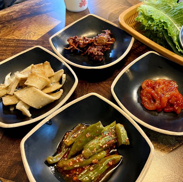 매콤달달한 오징어볶음과 제육이 맛있는 항아리식당!