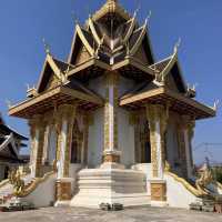 街中歩いてると突然現れる寺院っぽい柱！？Vientiane City Pillar (Hor Lak Muang)