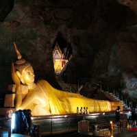 ไหว้พระในถ้ำกัน...ที่วัดสุวรรณคูหา พังงา