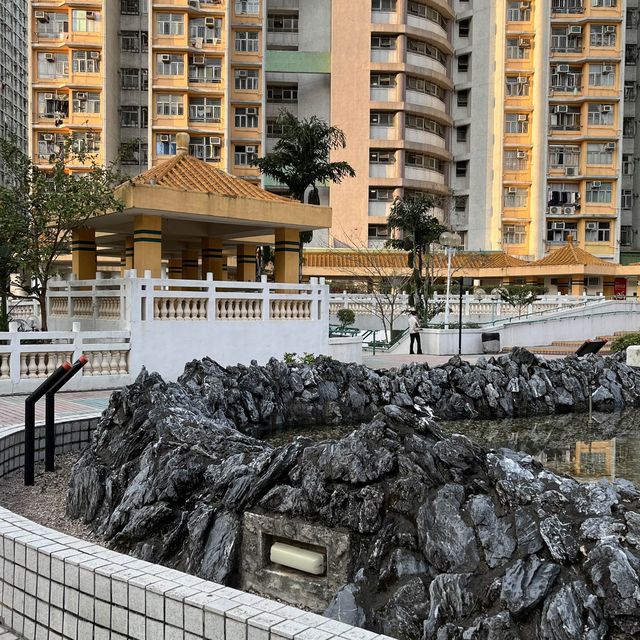 黃大仙下邨內嘅龍趣園何鴻燊公園