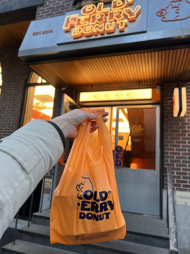韓国/ソウル【新沙】コンビニとコラボ商品も出す人気ドーナツ屋さん🍩🧡