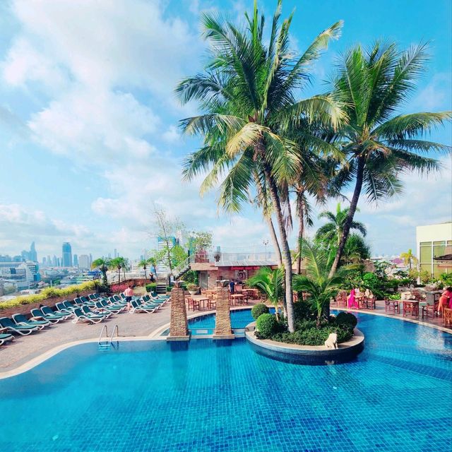 โรงแรมสระว่ายน้ำสวยกลางกรุง