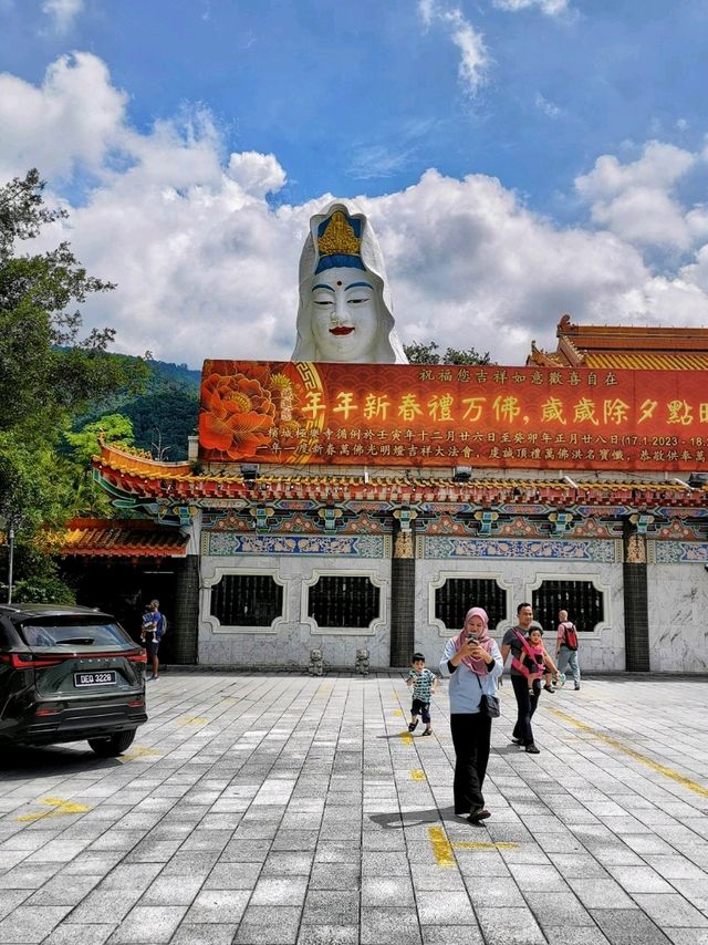 Spectacular Hilltop Buddist temple in Penang