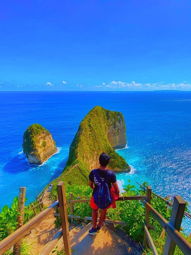 Kelingking Beach! A must-visit beach in Bali!