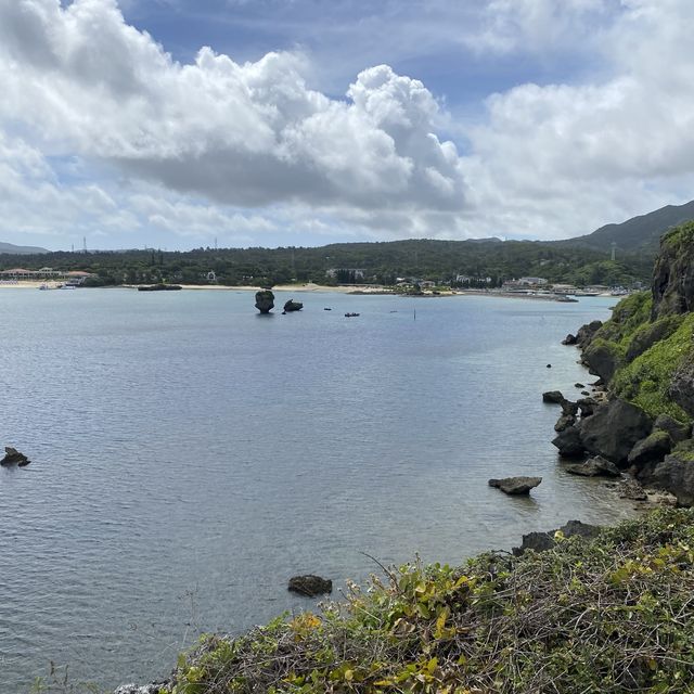沖縄本島「万座毛」芝生の野原が万座毛、海の景勝地が像の鼻