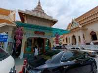 Amazing Temple in Bangkok Wat Traimit! Dont Miss It!