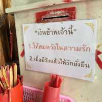 "ถ้าไม่รักจริง อย่าอธิษฐาน" ณ วัดโลกโมฬี📍