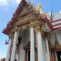 วัดศรีมหาราชา  วัดที่โบสถ์สวยงามมาก