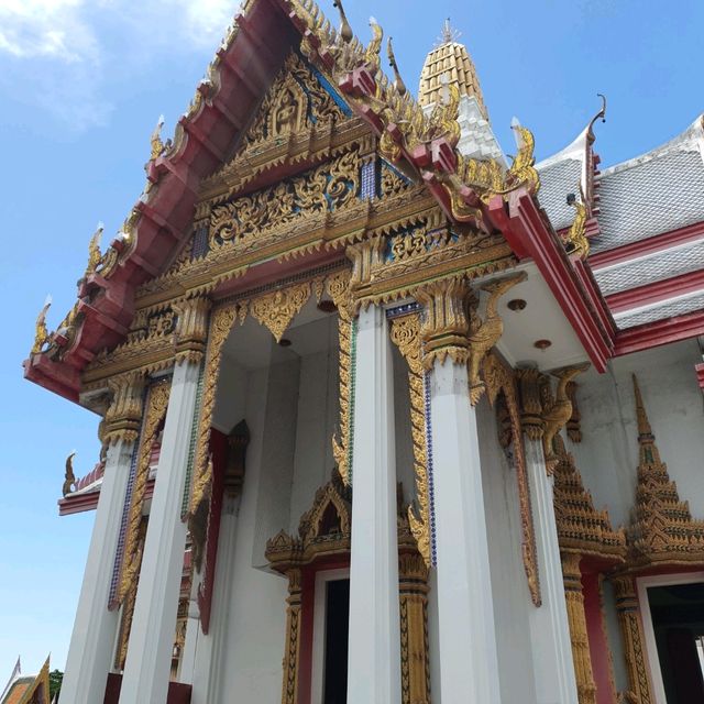 วัดศรีมหาราชา  วัดที่โบสถ์สวยงามมาก