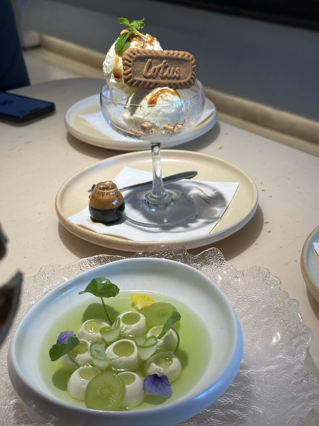 聖誕節去左銅鑼灣呢間以花入饌既餐廳慶祝🌸