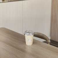 Ease haus Cafe：舒適環境，美味咖啡和蛋糕