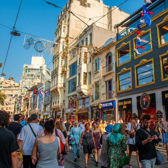 Istiklal Street 🇹🇷 Istiklal Caddesi