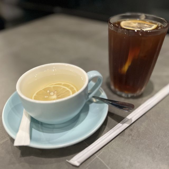 非常有禮貌的侍應