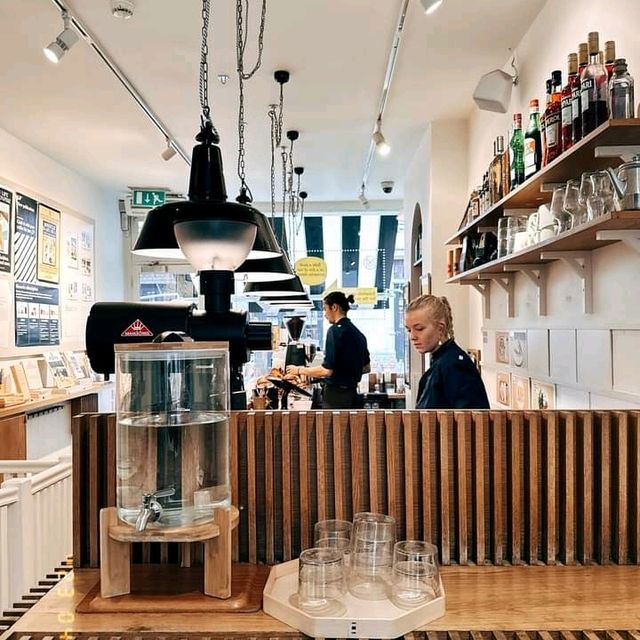 The Monocle Caf'e 