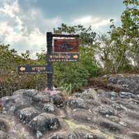 ผาชูธง (Pha Chu Thong  Cliff) จังหวัดพิษณุโลก