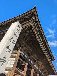 仁和寺の庭や池を眺めるていると、神社とは、また違う…寺院独特の荘厳な美しさを感じる