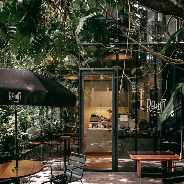 RAWR CAFE คาเฟ่สวย บนพื้นที่สีเขียวใจกลางสุขุมวิท