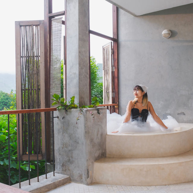แช่อ่างดูวิวเขาคู่หมอกที่เชียงใหม่ 🌨️🌿