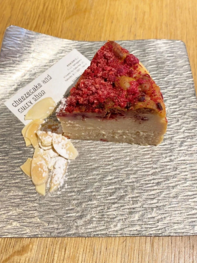 【福岡カフェ】定期的に個展が行われるアートに触れられるカフェ