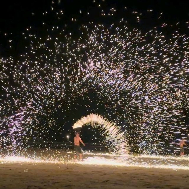 ทะเลใกล้กรุงฯ ดูโชว์ควงกระบองไฟ @iSEA GLAMPING