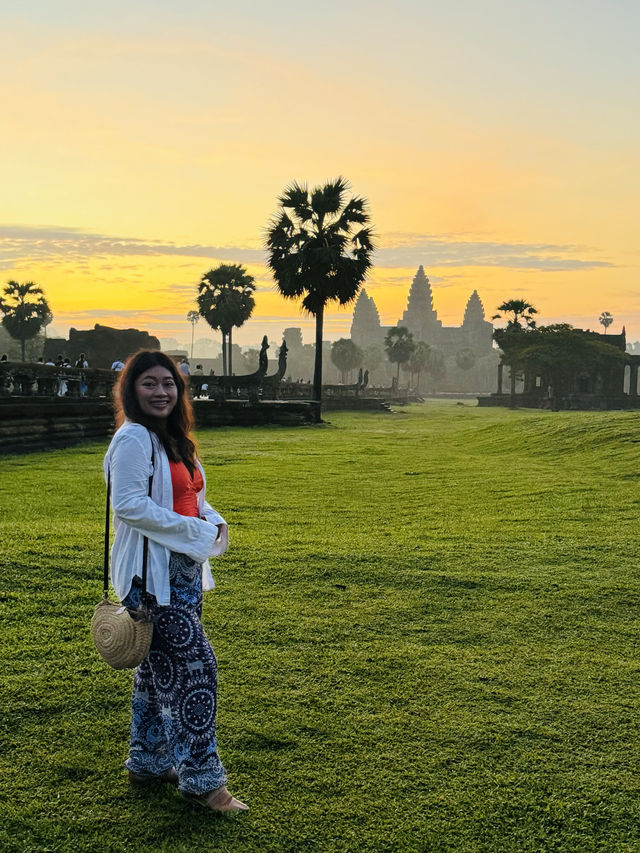 Worth it to wake up crack of dawn! Sunrise in Angkor Wat is a must to do🌅
