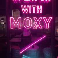 深圳北站Moxy - 快樂一觸即發