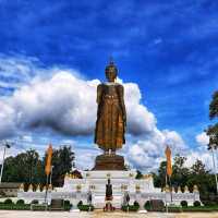 กราบสักการะพระศรีสัพพัญญู ณ วัดขัวแคร่