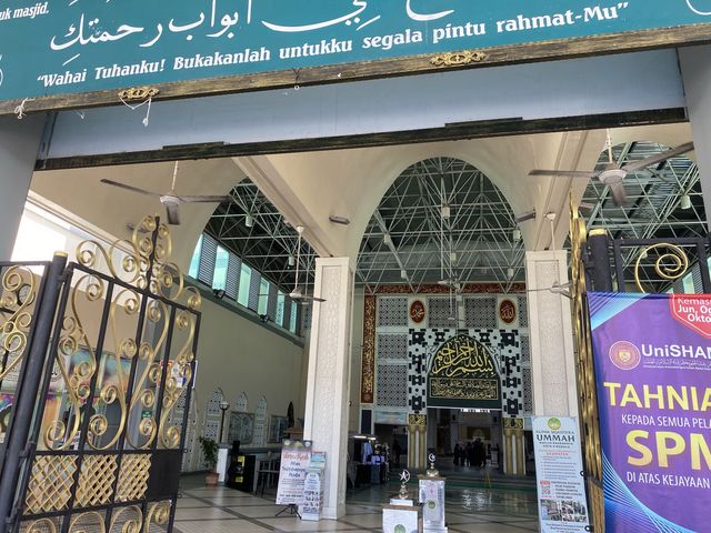 【マレーシア🇲🇾】水に囲まれた美しいモスク🕌