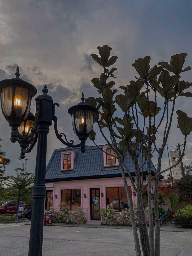 Cafe Hunting | Cute Dessert House by Qidot 🧁