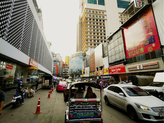 Pratunam Market 